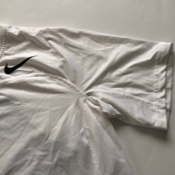 Nike Pro Shirt (men’s) - Picture 2 of 7